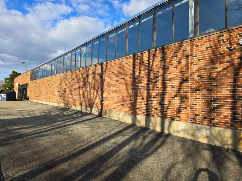 More Photos Of 75 Austin Blvd, Commack Warehouse For Lease