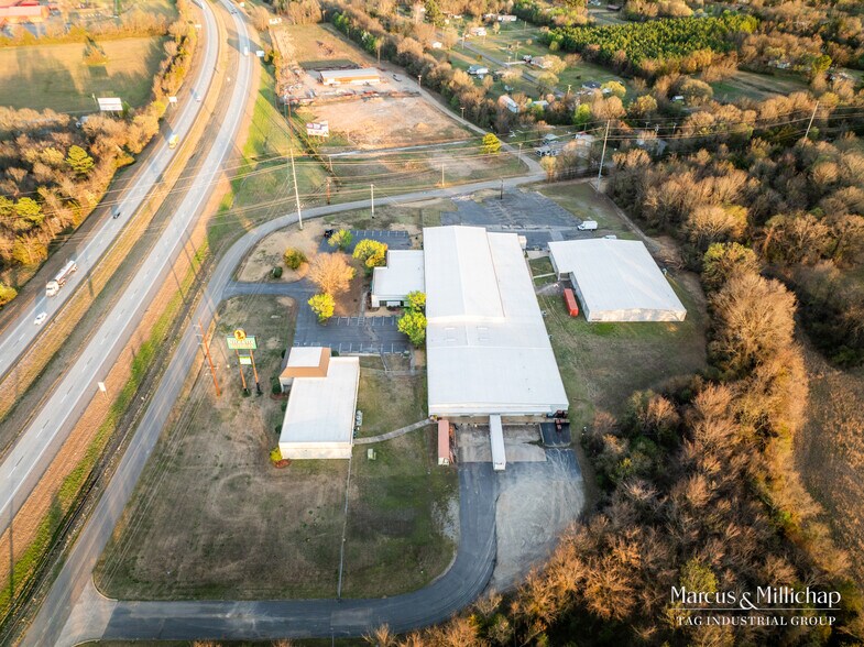 More Photos Of 218 Massengale Rd, Clarksville Warehouse For Sale