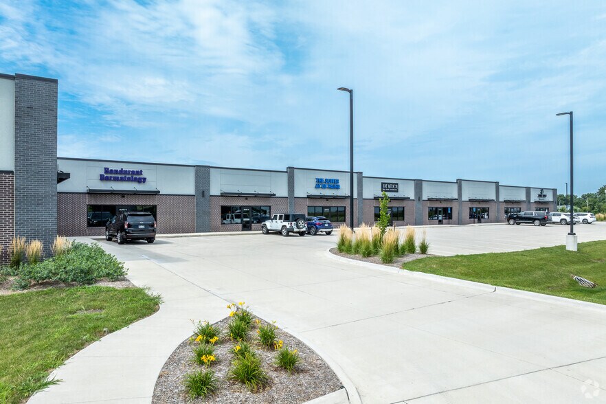 More Photos Of 88 Paine Cir SE, Bondurant Office For Lease