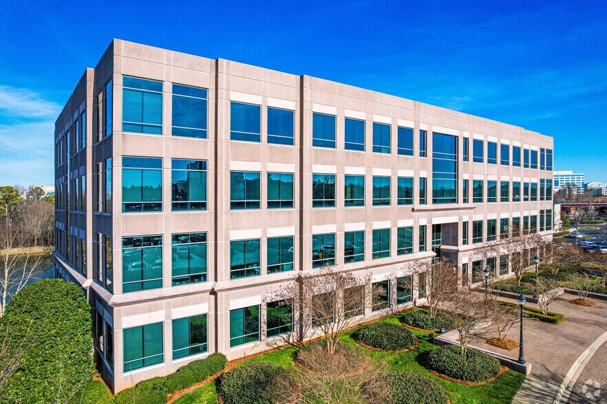 More Photos Of 15720 Brixham Hill Ave, Charlotte Office For Lease