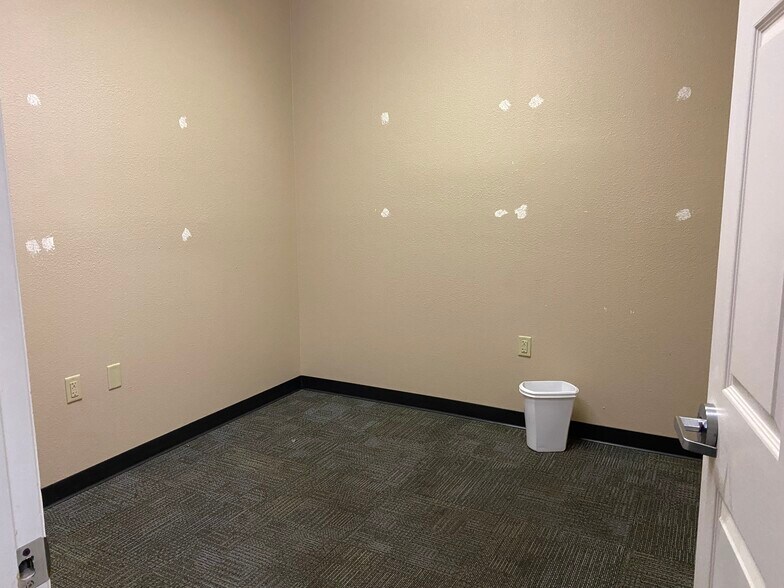 More Photos Of 208 S US-27 Hwy, Lady Lake General Retail For Lease