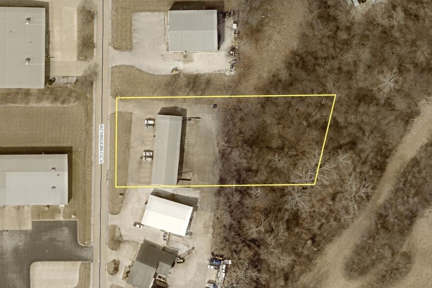 More Photos Of 2414 W Schneidman Dr, Quincy Industrial For Lease