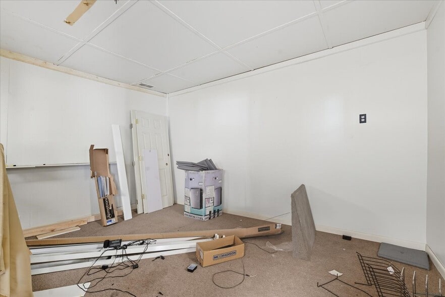 More Photos Of 778 Westover Dr, Danville Showroom For Sale