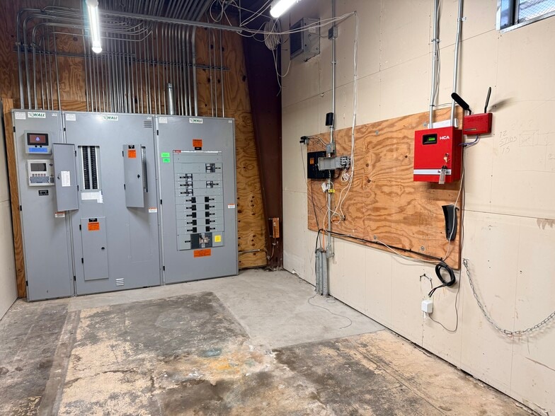 More Photos Of 535 Three Springs Rd, Bowling Green Freestanding For Sale