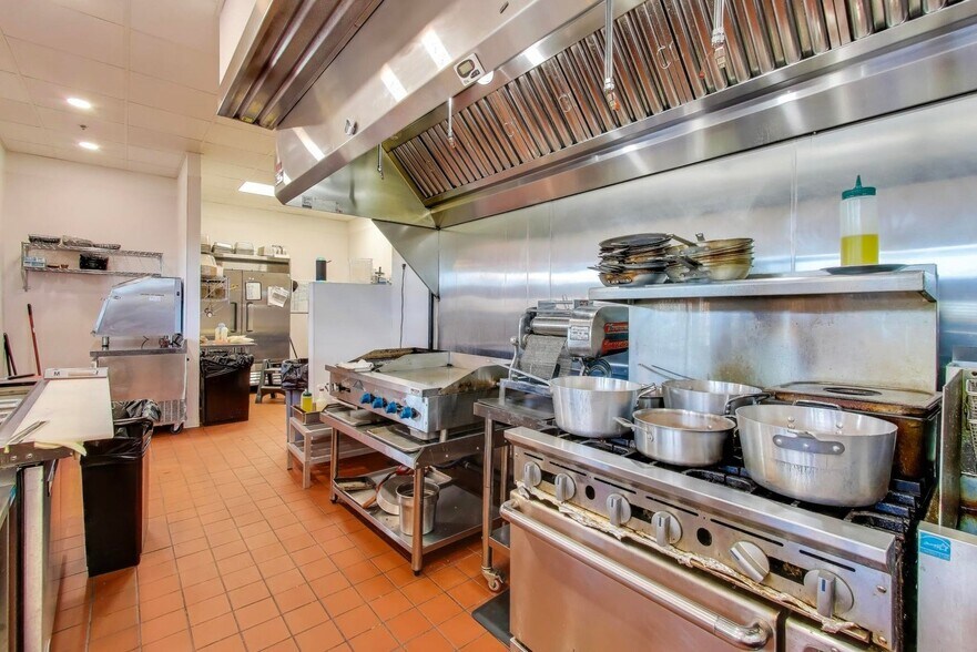 More Photos Of 3552 Market Ln, Kenosha Restaurant For Sale