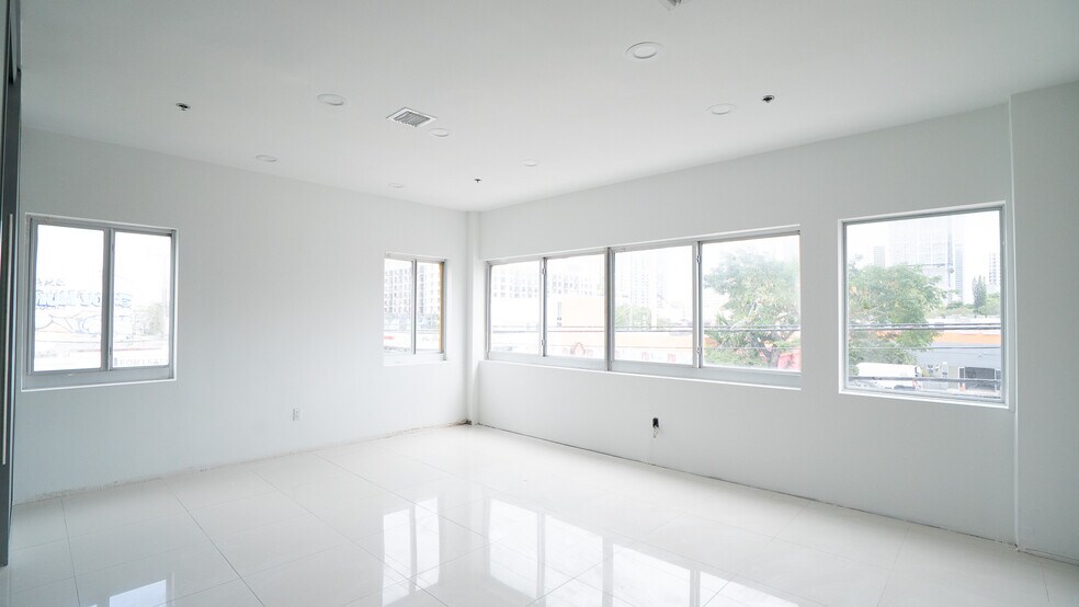 More Photos Of 2534 N Miami Ave, Miami Office For Sale
