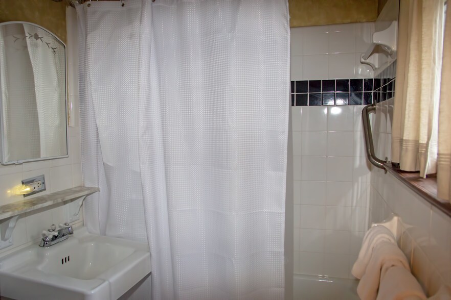 More Photos Of 620 N Tubb St, Oakland Specialty For Sale