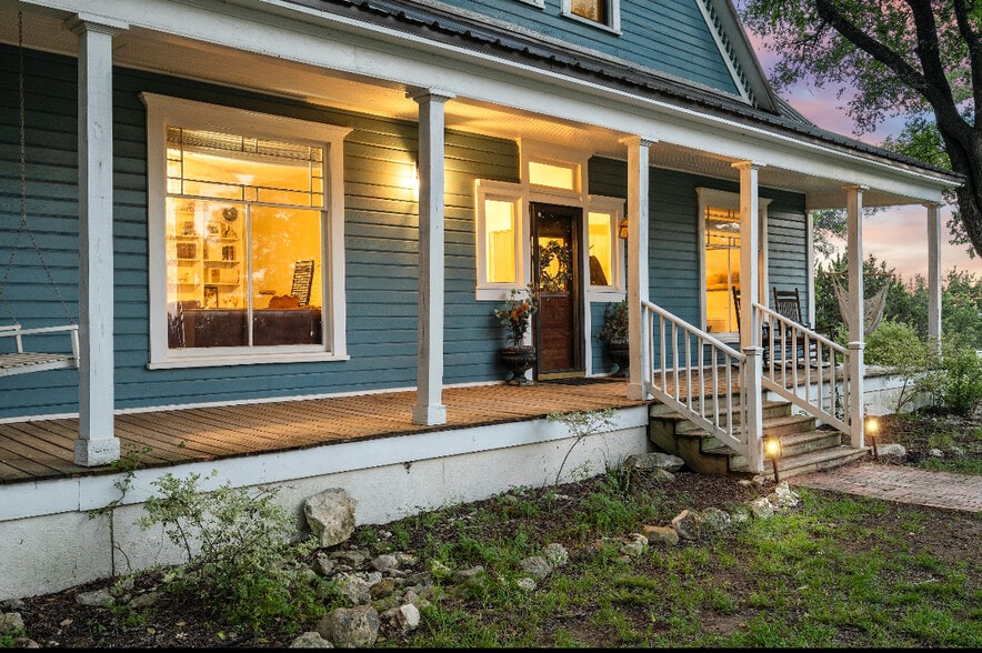 More Photos Of 301 Avenue I, Valley Mills Specialty For Sale