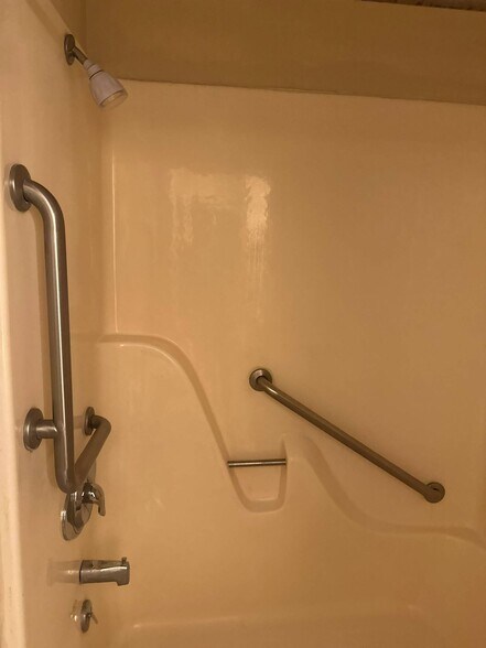 More Photos Of 1844 Benton Blvd, Kansas City Specialty For Lease