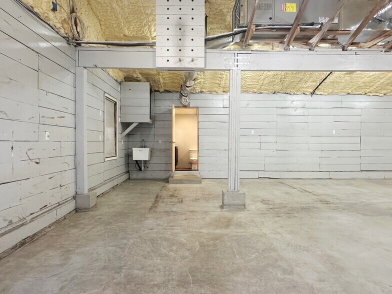 More Photos Of 1601 Kemp Blvd, Wichita Falls Showroom For Lease