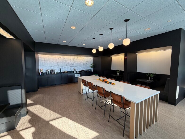 More Photos Of 6300 Sprint Pky, Overland Park Office For Lease