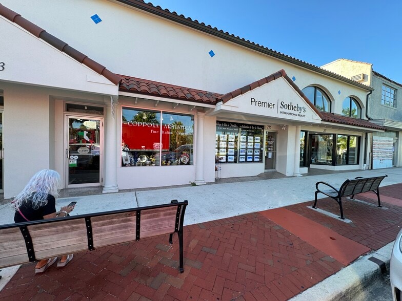 More Photos Of 213 W Venice Ave, Venice Storefront For Lease