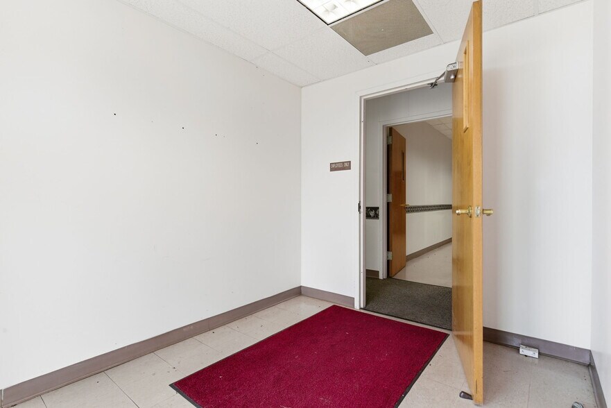 More Photos Of 718 N Martin St, East Prairie Office For Sale