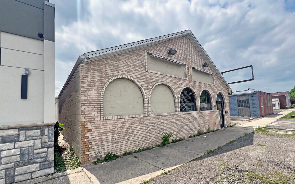 More Photos Of 25825 W 7 Mile Rd, Redford Township Convenience Store For Sale