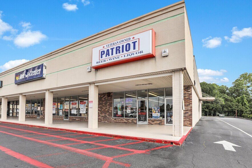 More Photos Of 105-149 W Hendry St, Hinesville Storefront For Lease
