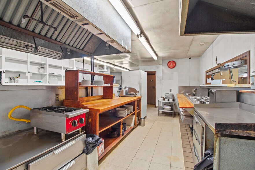 More Photos Of 911 N Broadway Ave, Ada Restaurant For Sale