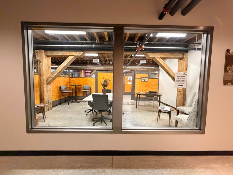 More Photos Of 900 Jackson St, Dubuque General Retail For Lease