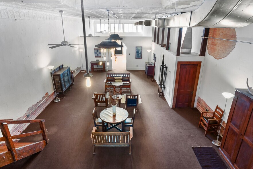 More Photos Of 118 W. Grand St, Whitewright Storefront Retail Residential For Sale