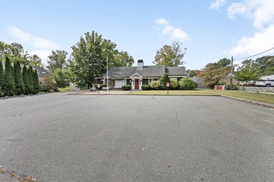 More Photos Of 11 Maple St, West Newbury Office For Sale