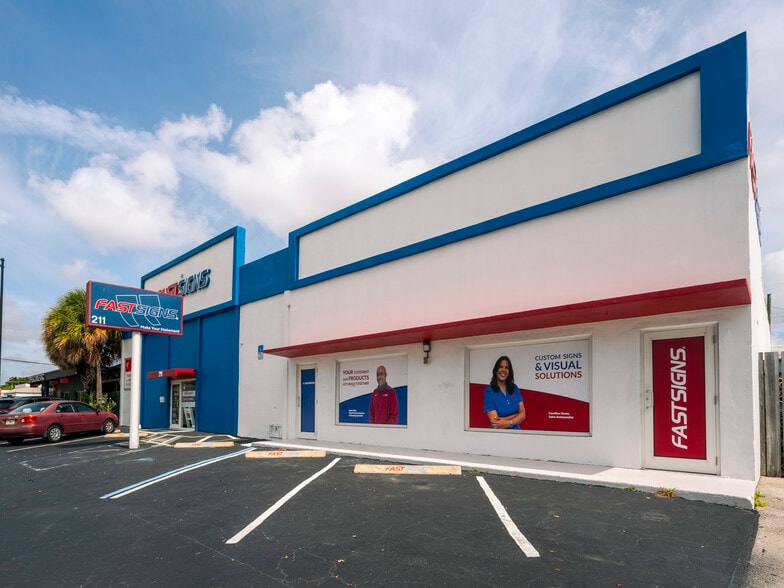 Primary Photo Of 211-215 E Oakland Park, Oakland Park Freestanding For Sale