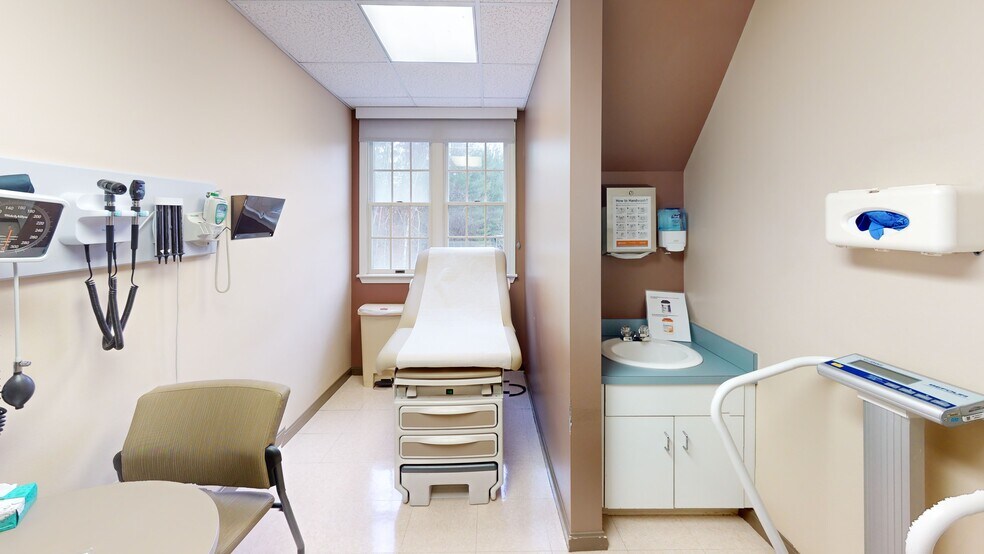 More Photos Of 769 S Main St, Manchester Office For Lease