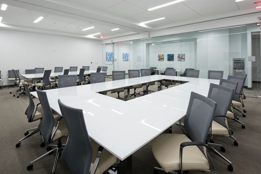 More Photos Of 3160 Fairview Park Dr, Falls Church Office For Lease