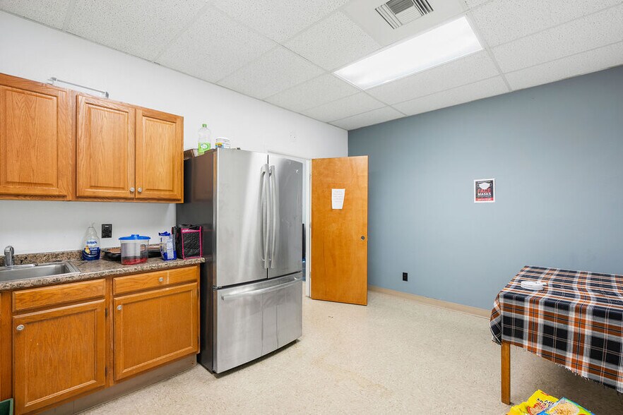 More Photos Of 9119 N 7th St, Phoenix Office For Lease