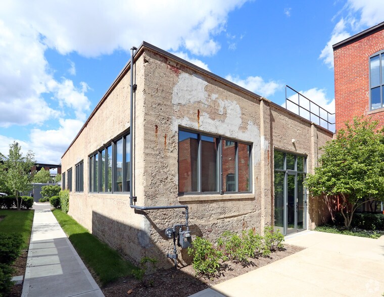 More Photos Of 285 Cozzins St, Columbus Office For Lease