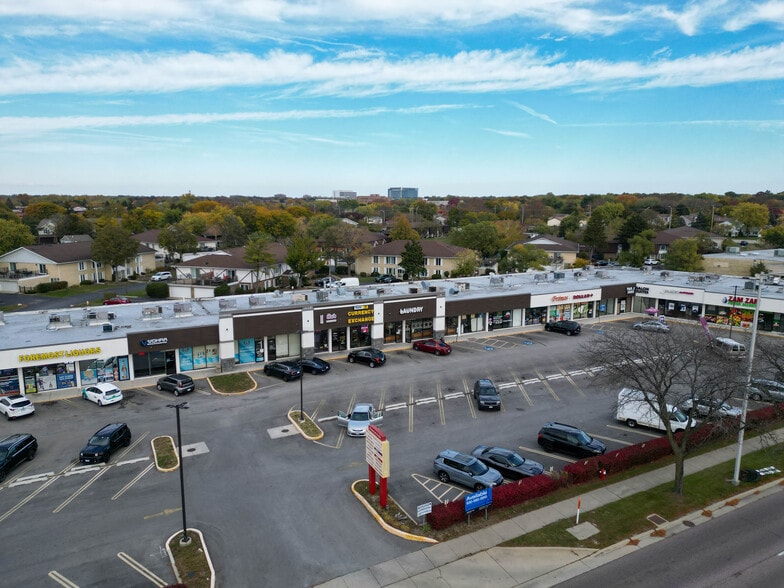 More Photos Of 1736-1790 W Algonquin Rd, Arlington Heights Storefront For Lease