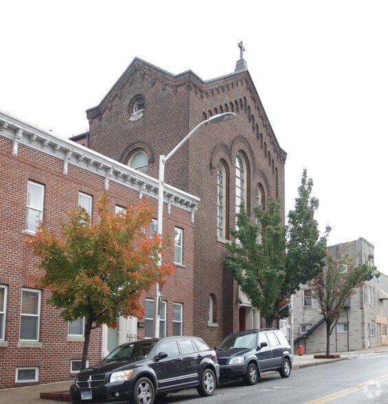 More Photos Of 3600 Claremont St, Baltimore Religious Facility For Sale
