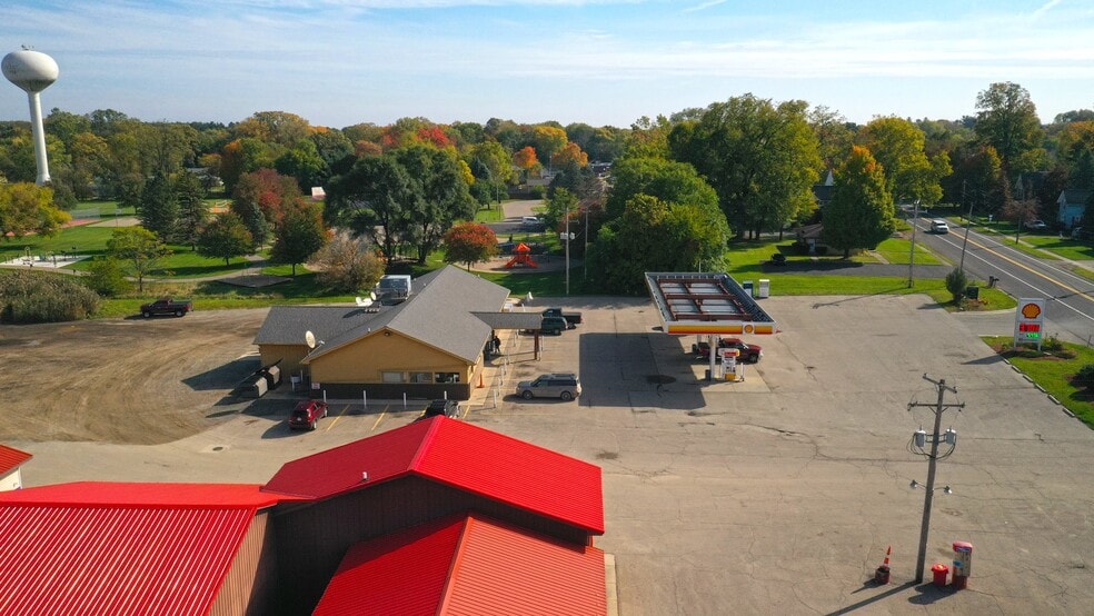 More Photos Of 390 W Main St, Stockbridge Service Station For Sale