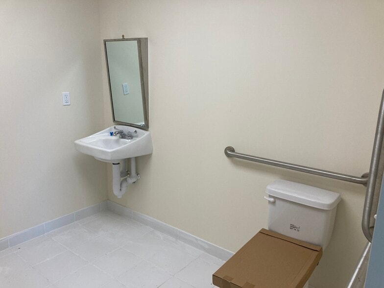 More Photos Of 78 Horseblock Rd, Yaphank Warehouse For Sale