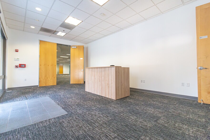 More Photos Of 388 Oakmead Pky, Sunnyvale Service For Lease