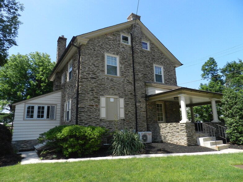 More Photos Of 98 Darby Rd, Paoli Office Residential For Lease