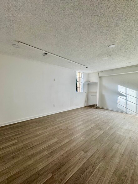 More Photos Of 133 E Parris Ave, High Point Freestanding For Lease