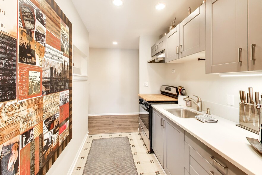 More Photos Of 1132 Florence Ave, Evanston Office Residential For Sale