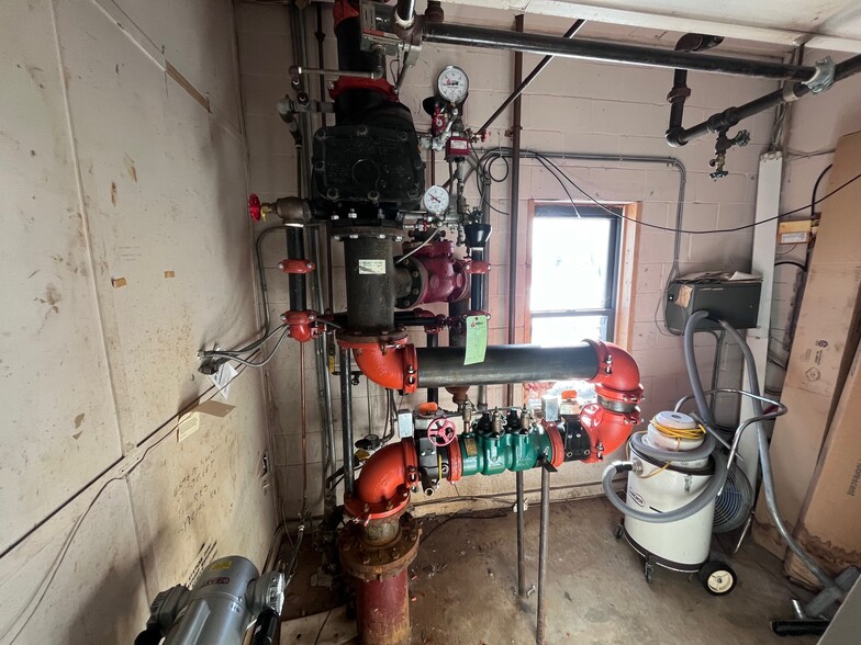 More Photos Of 50 Parker St, Newburyport Manufacturing For Lease