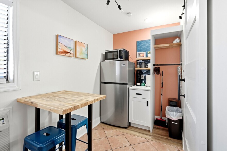 More Photos Of 11965 Gulf Blvd, Treasure Island Hotel For Sale