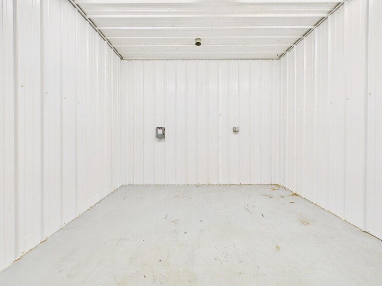 More Photos Of 124 Commerce St, Bowdon Showroom For Sale