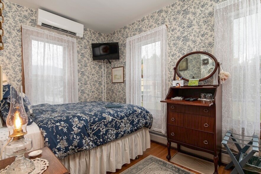 More Photos Of 86 Main St, Ludlow Hospitality For Sale