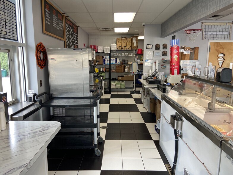 More Photos Of 117 S Main St, Manchester Fast Food For Lease
