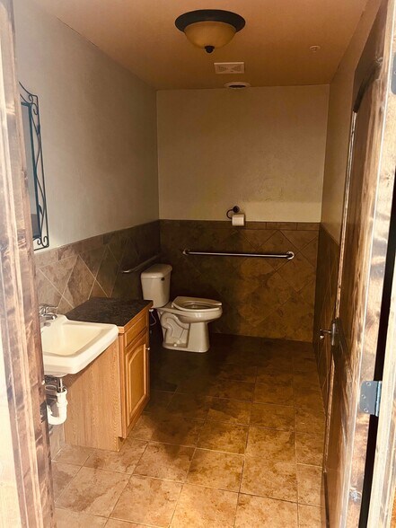 More Photos Of 11 W Main St, Belgrade Office For Lease