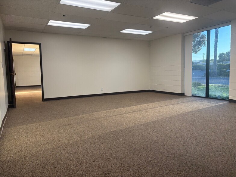 More Photos Of 5450 Tech Cr, Moorpark Manufacturing For Lease