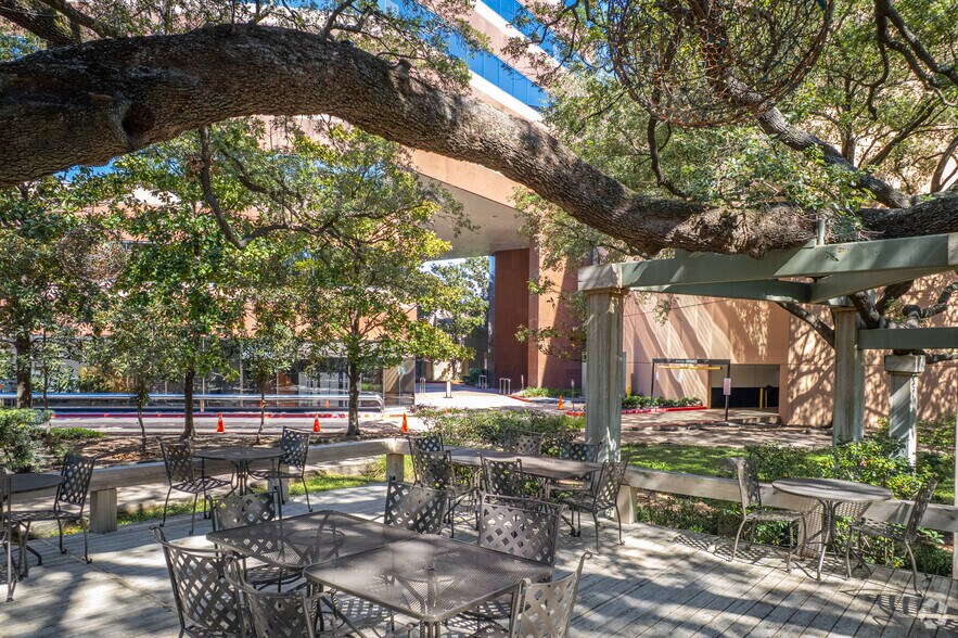 More Photos Of 2603 Augusta Dr, Houston Office For Lease