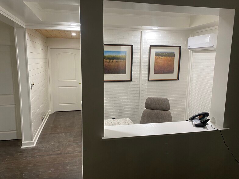 More Photos Of 1416 Sulphur Spring Rd, Arbutus Office Residential For Sale