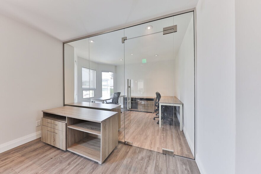 More Photos Of 15 Mississauga Rd S, Mississauga Office For Lease