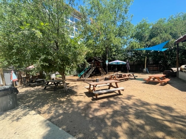 More Photos Of 511 E Grayson St, San Antonio Restaurant For Lease