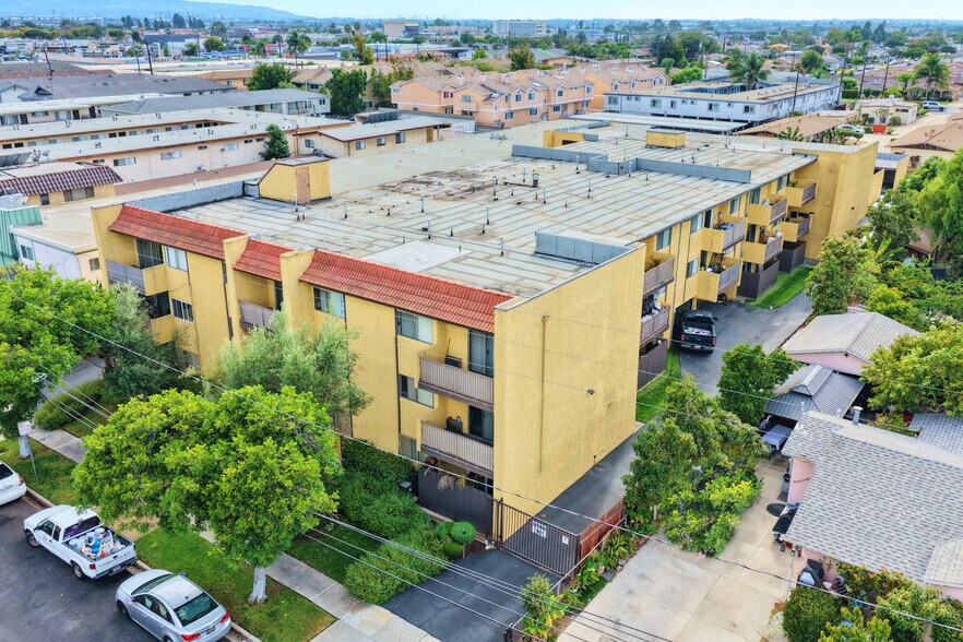 More Photos Of 15115 S Raymond Ave, Gardena Apartments For Sale