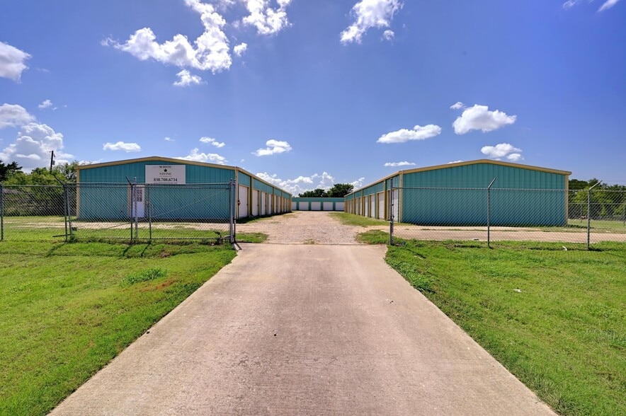 More Photos Of 1940 Magnolia Ave, Luling Self Storage For Sale