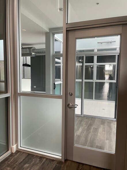 More Photos Of 2332 Cotner Ave, Los Angeles Loft Creative Space For Lease